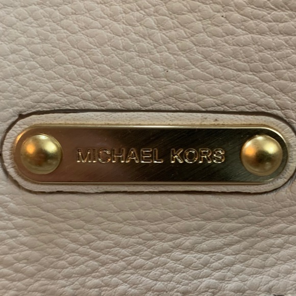 Michael Kors purse - Picture 2 of 7